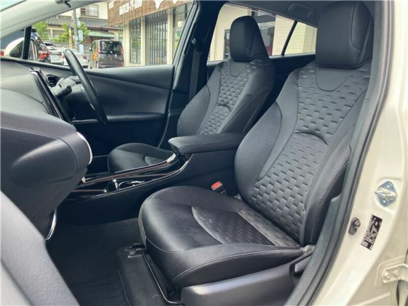 PRIUS PHV
