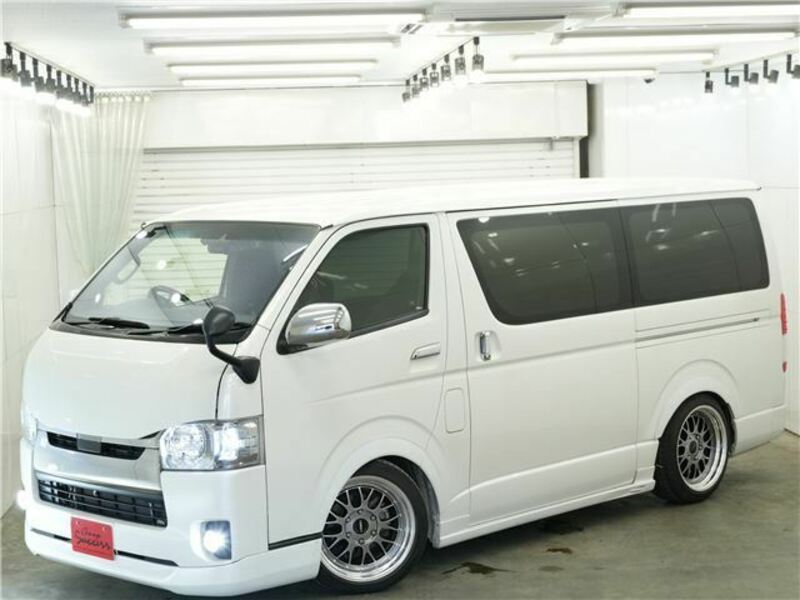 TOYOTA HIACE VAN