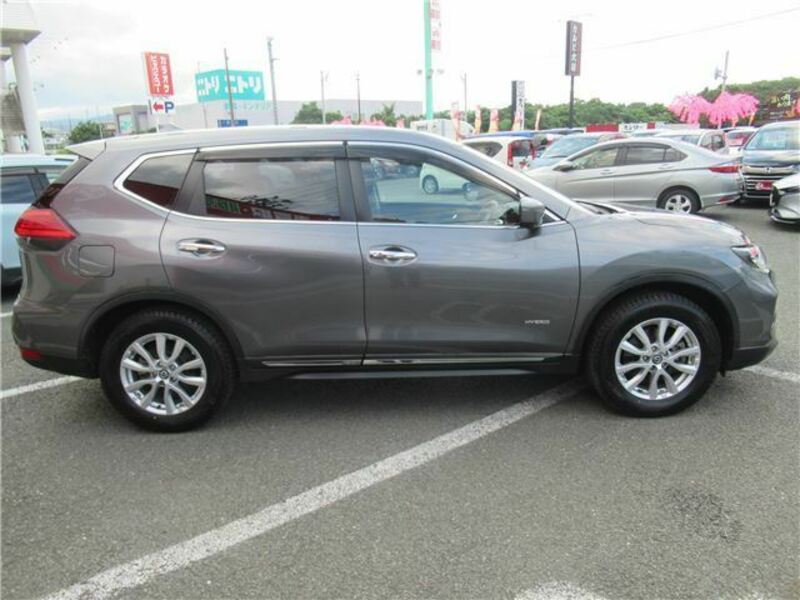 X-TRAIL