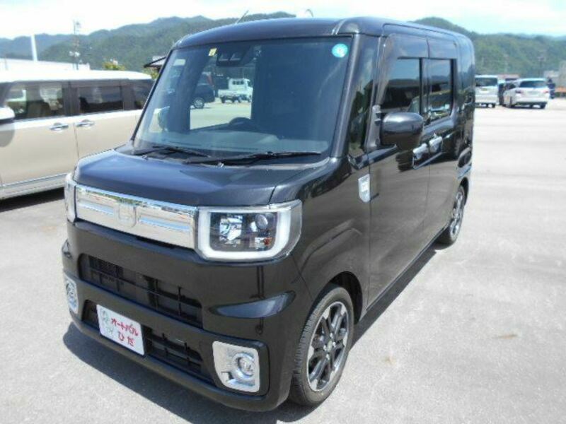 DAIHATSU WAKE