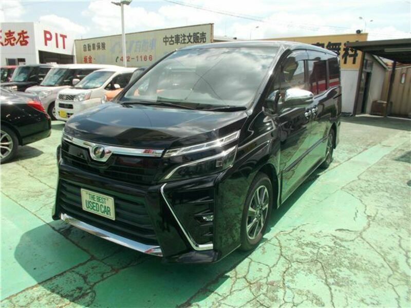 TOYOTA VOXY