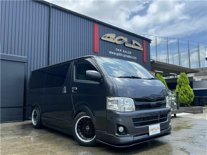 TOYOTA HIACE VAN