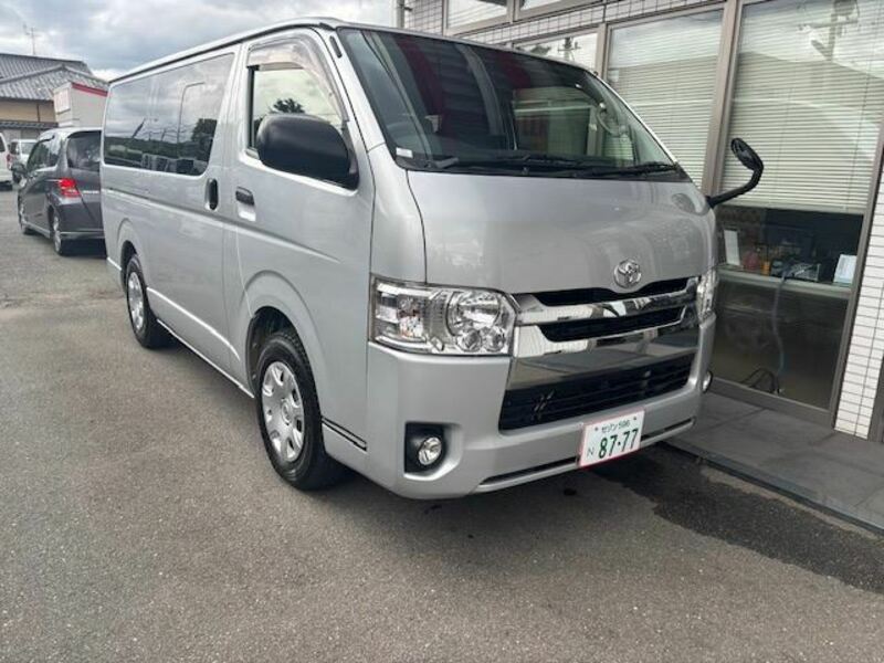 TOYOTA HIACE VAN