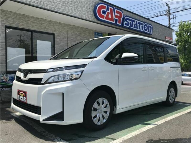 TOYOTA VOXY