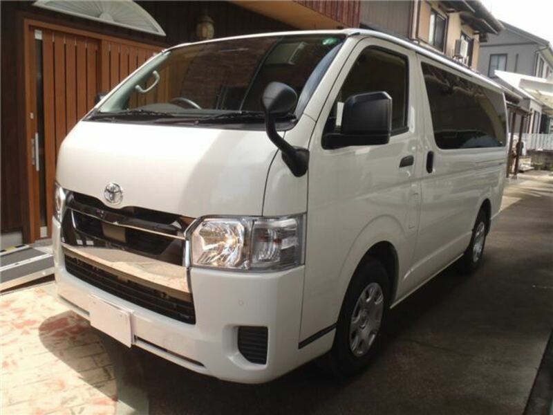 TOYOTA HIACE VAN