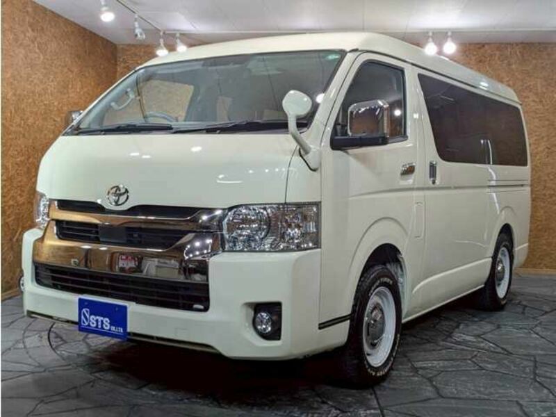 TOYOTA HIACE VAN