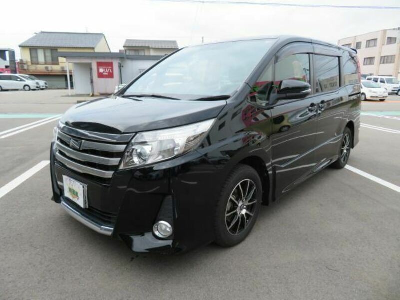 TOYOTA NOAH