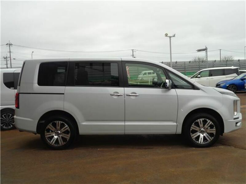DELICA D5