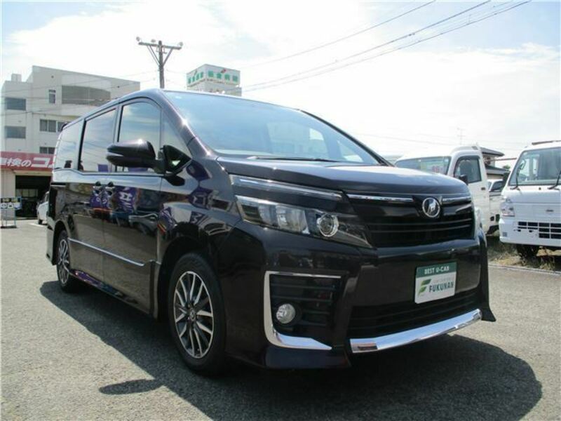 TOYOTA VOXY
