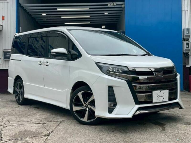TOYOTA NOAH