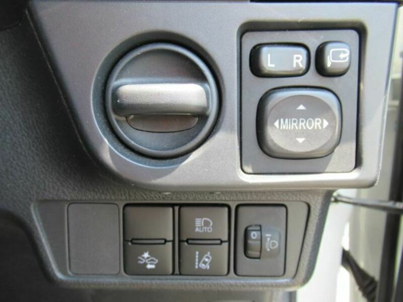 COROLLA AXIO