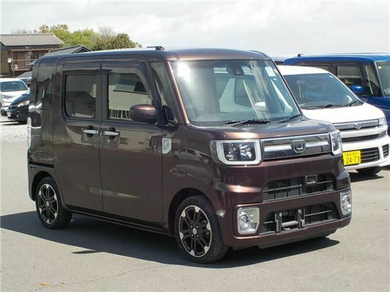 DAIHATSU WAKE