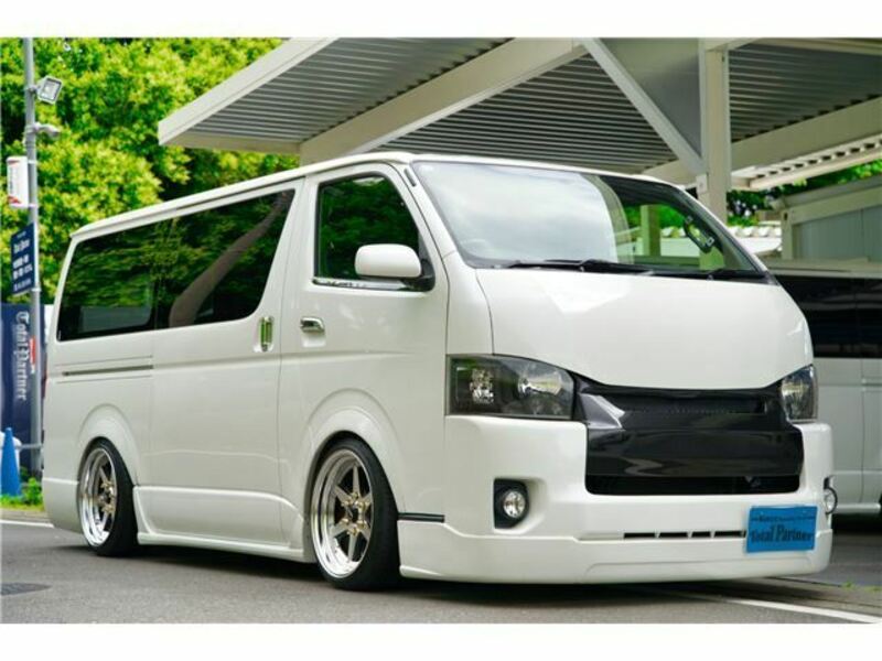 TOYOTA HIACE VAN