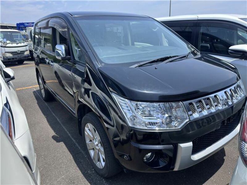 MITSUBISHI DELICA D5
