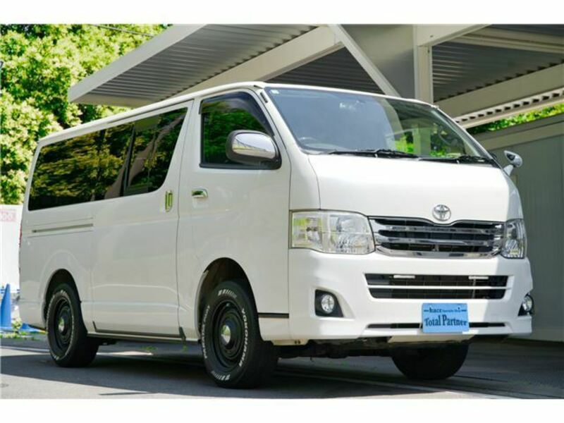 TOYOTA HIACE VAN