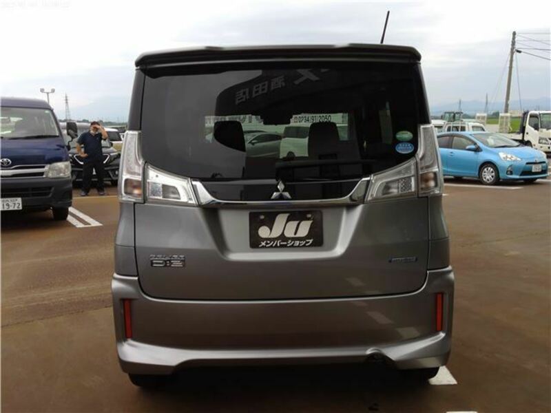 DELICA D2
