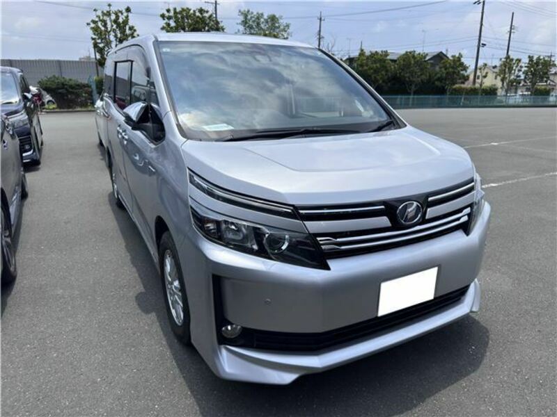 TOYOTA VOXY