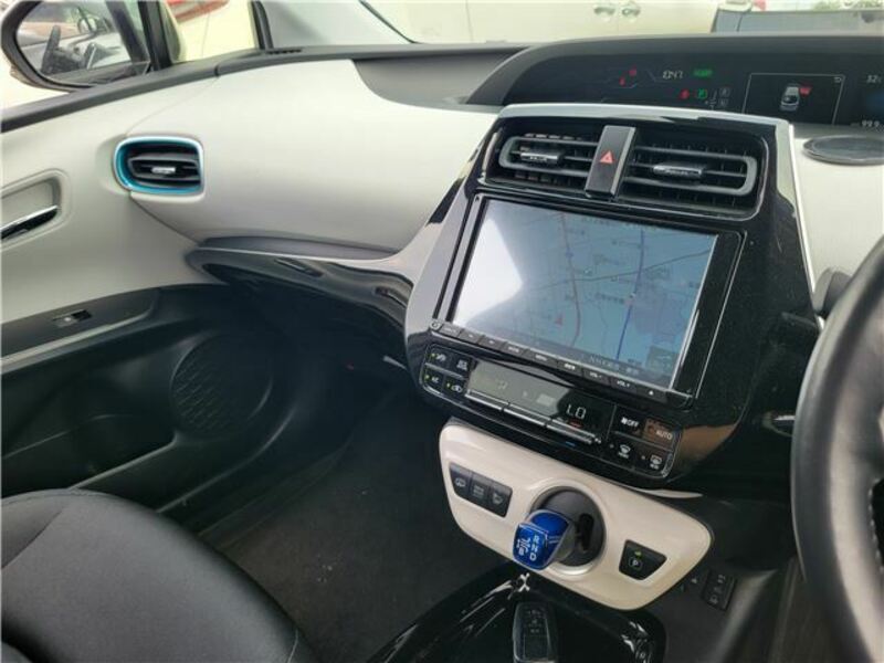 PRIUS PHV