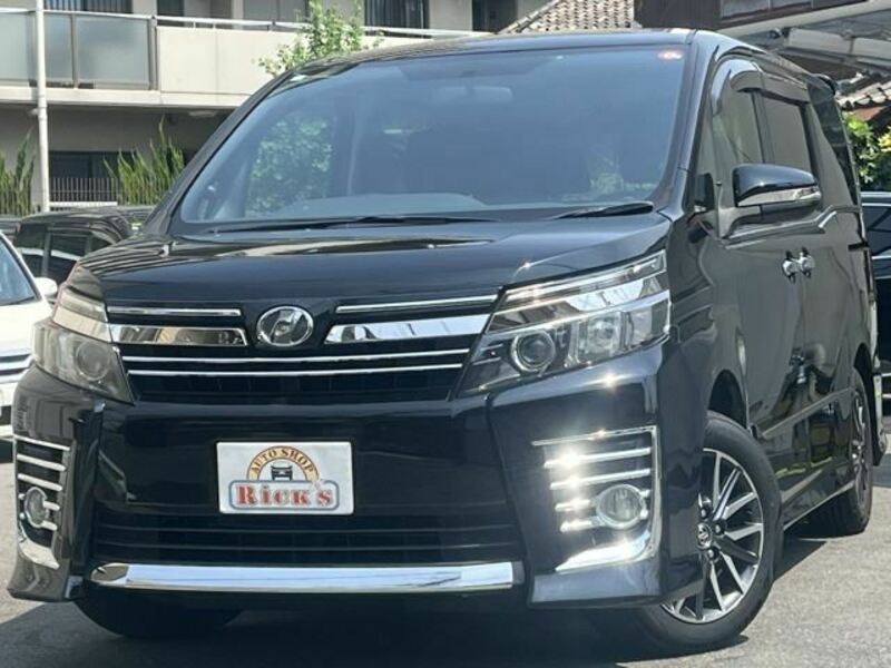 TOYOTA VOXY
