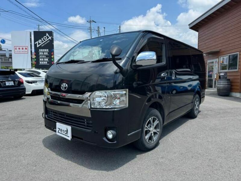 TOYOTA HIACE VAN