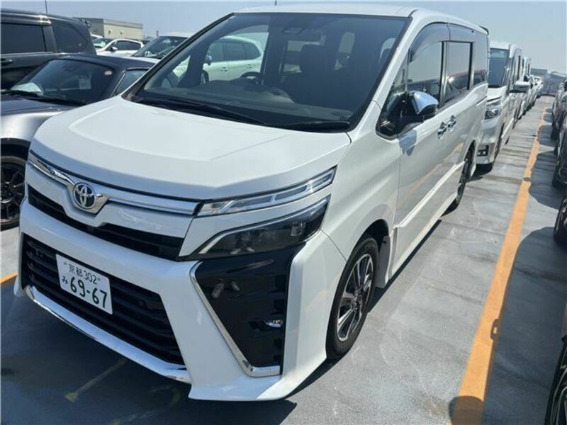 TOYOTA VOXY