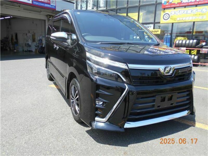 TOYOTA VOXY