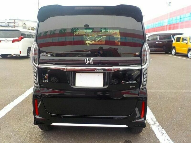 N BOX CUSTOM
