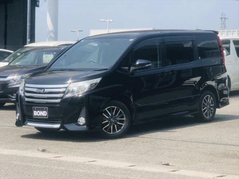 TOYOTA NOAH
