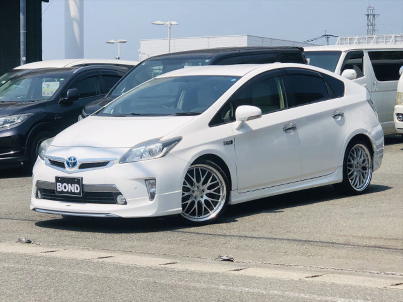 TOYOTA PRIUS PHV