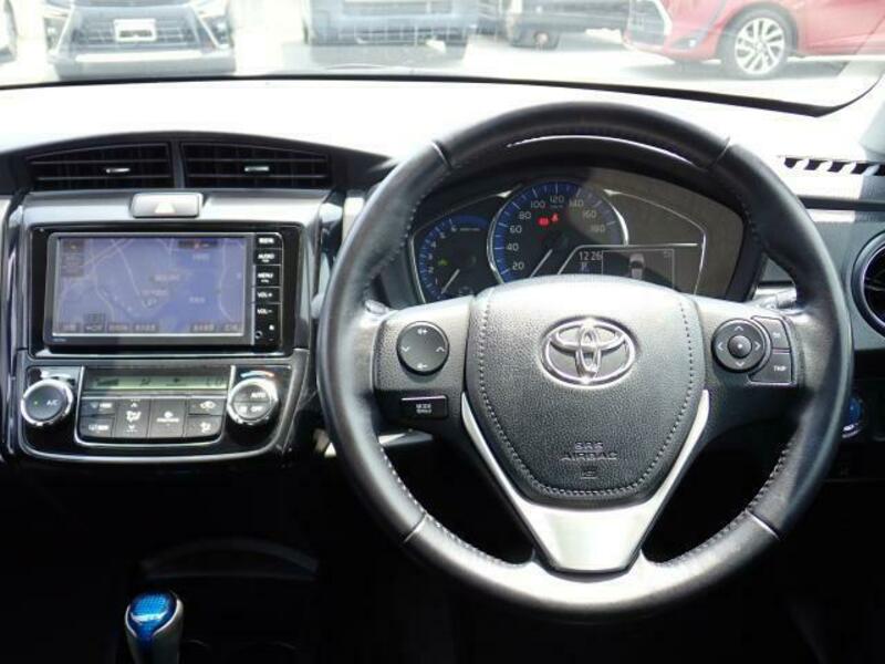 COROLLA AXIO