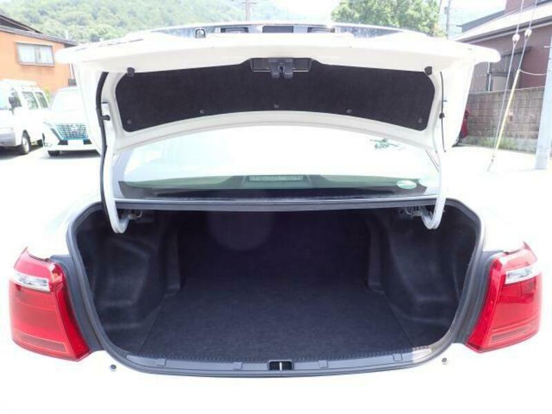 COROLLA AXIO