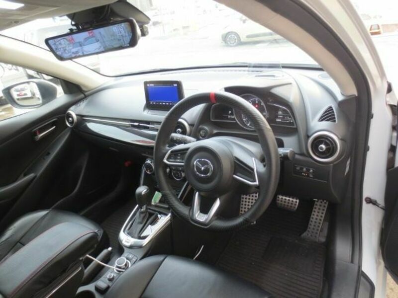 MAZDA2
