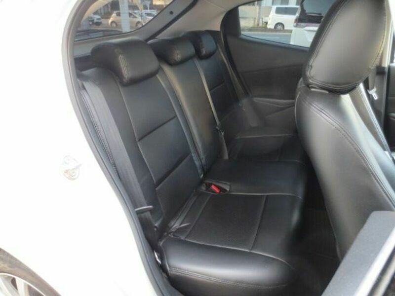 MAZDA2