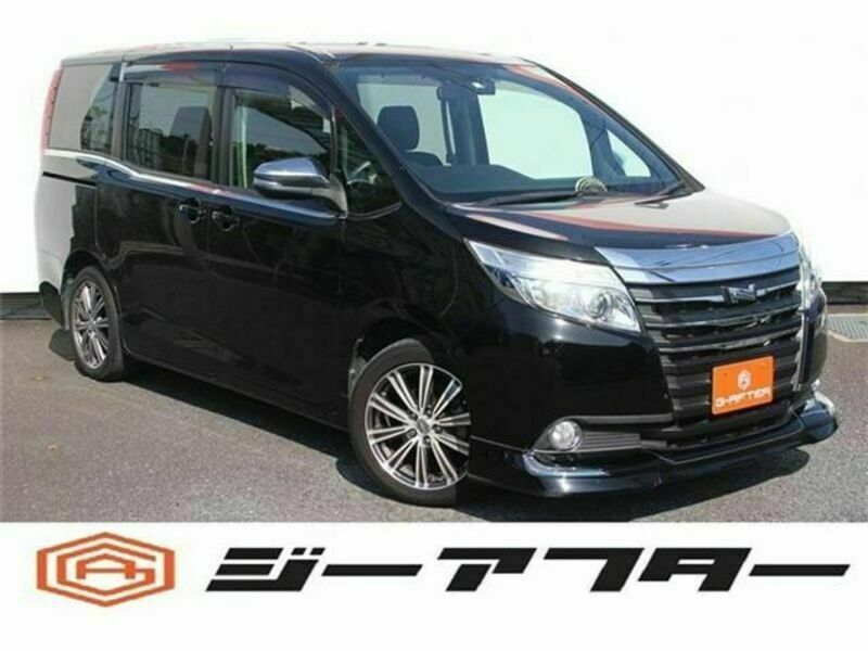 TOYOTA NOAH