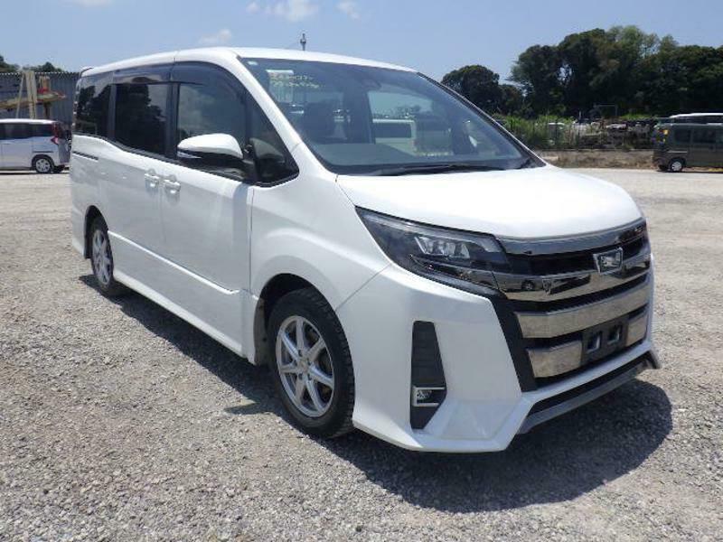 TOYOTA NOAH