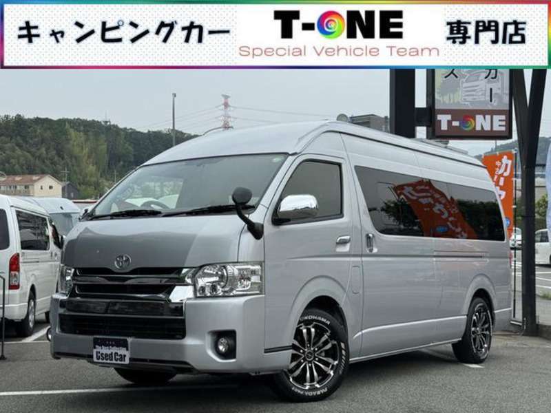 TOYOTA HIACE VAN