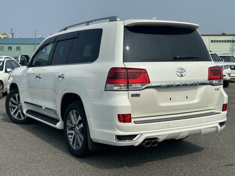 LAND CRUISER