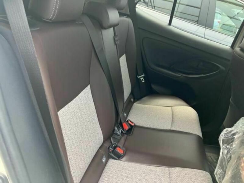 YARIS CROSS