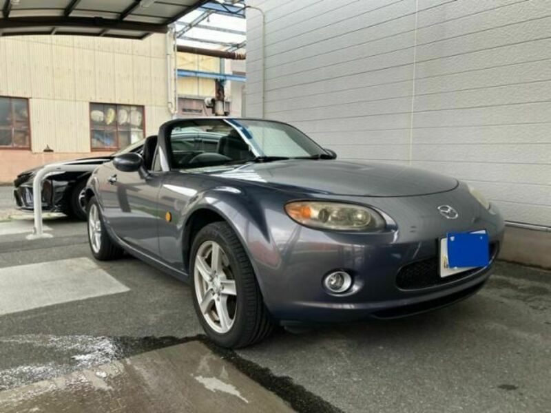 ROADSTER-0