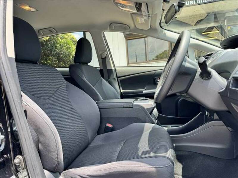 PRIUS ALPHA