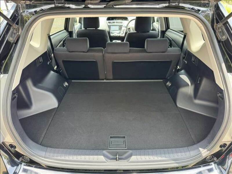 PRIUS ALPHA