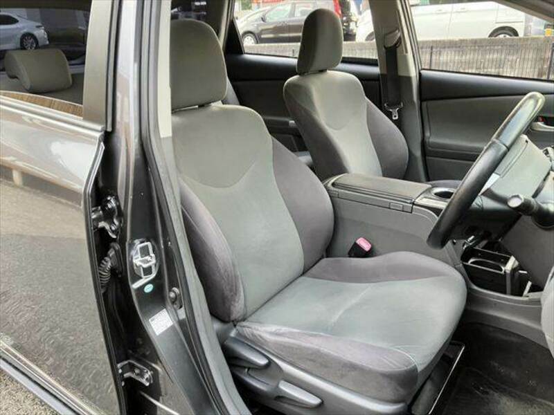 PRIUS ALPHA