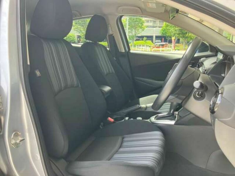MAZDA2