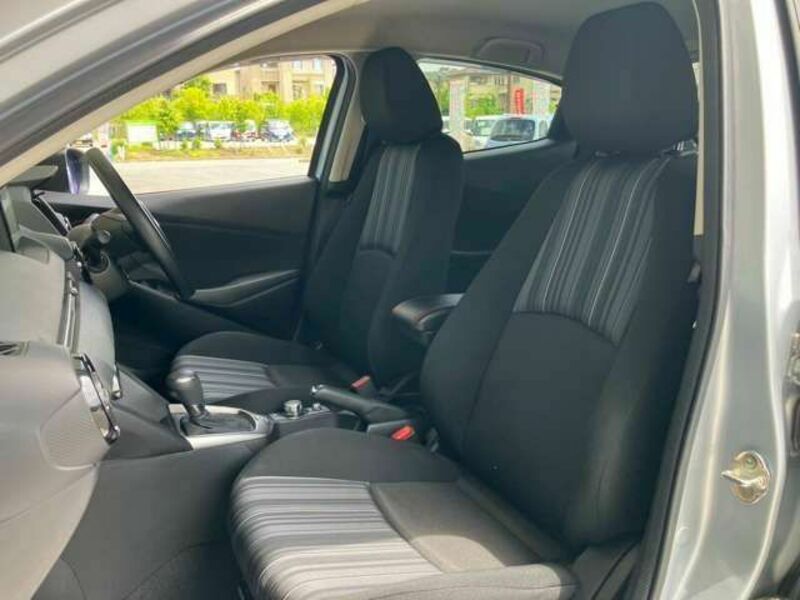 MAZDA2