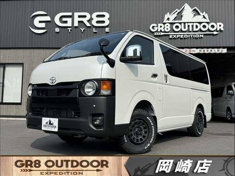 TOYOTA HIACE VAN