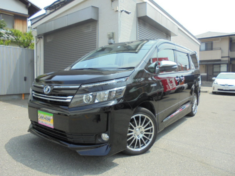 TOYOTA VOXY