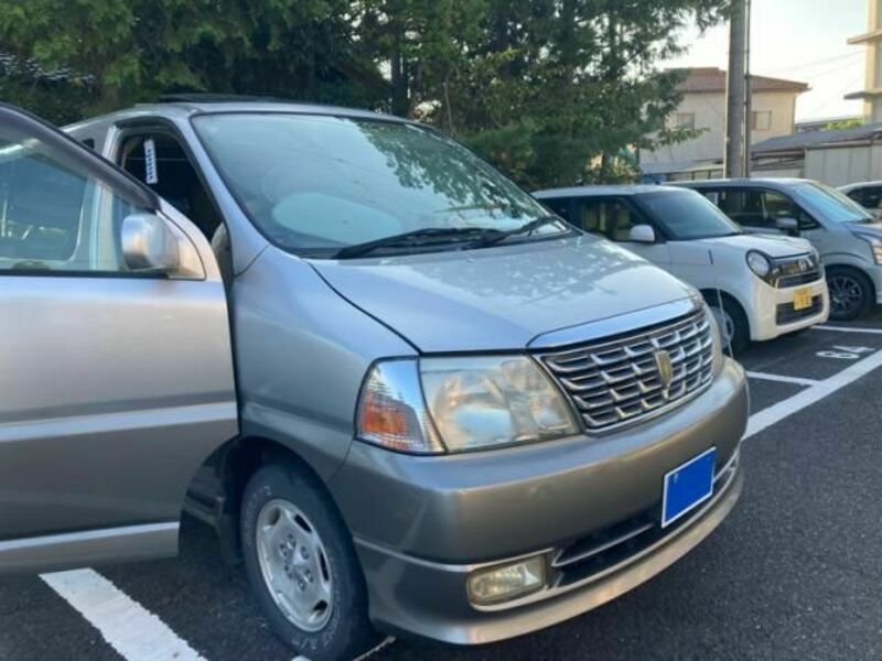 TOYOTA GRAND HIACE