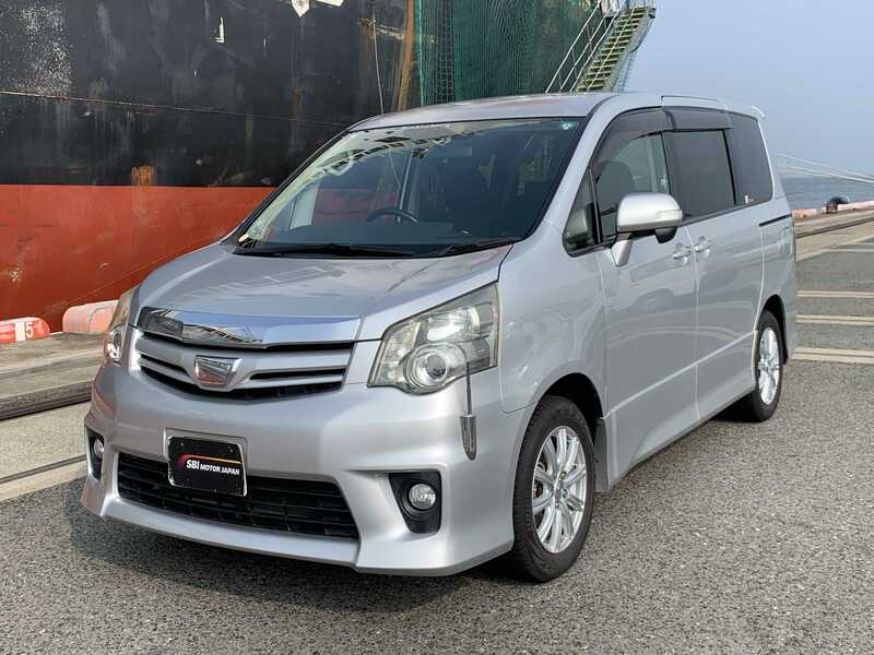 TOYOTA NOAH