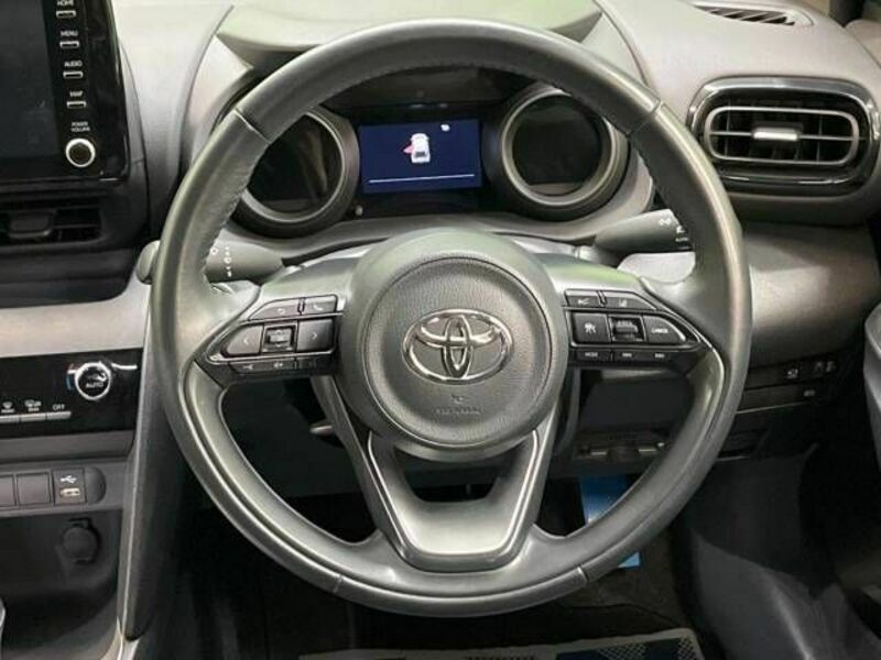 YARIS CROSS