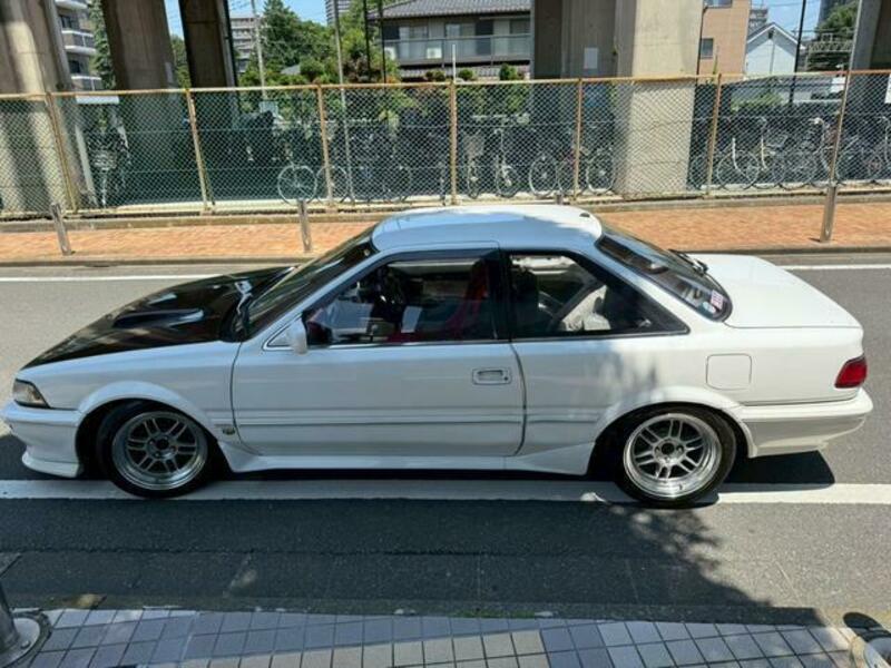 COROLLA LEVIN